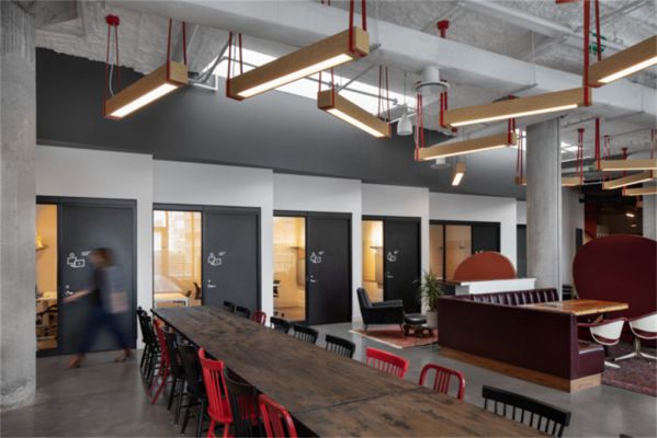 聯(lián)合辦公室設計改造的多功能技術空間